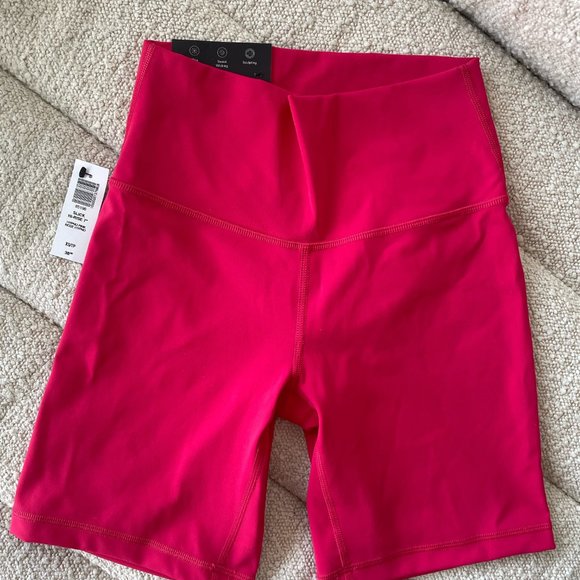 BNWT Aritzia Slick Hi-Rise Bike Shorts 7" in Hypno Pink (XS) - Picture 2 of 3